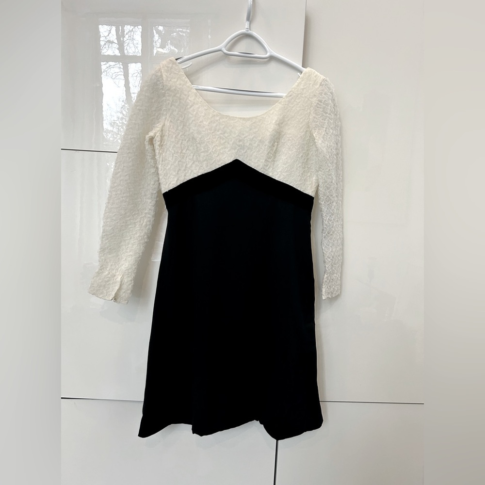 Gorgeous vintage dress Size 4